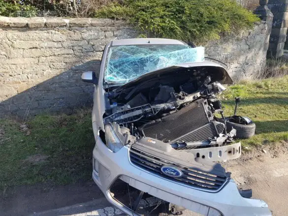 Auto kollidiert mit Kran in Melle