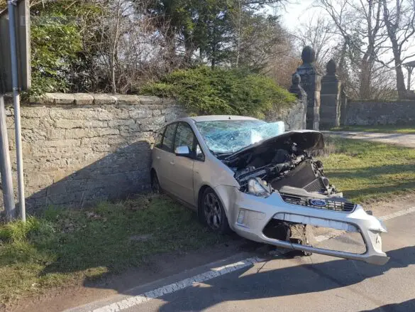 Auto kollidiert mit Kran in Melle