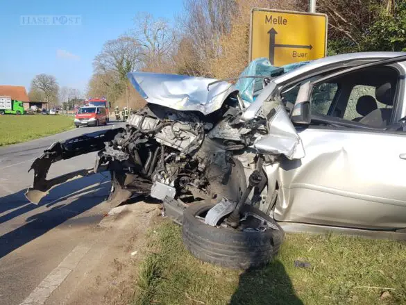 Auto kollidiert mit Kran in Melle