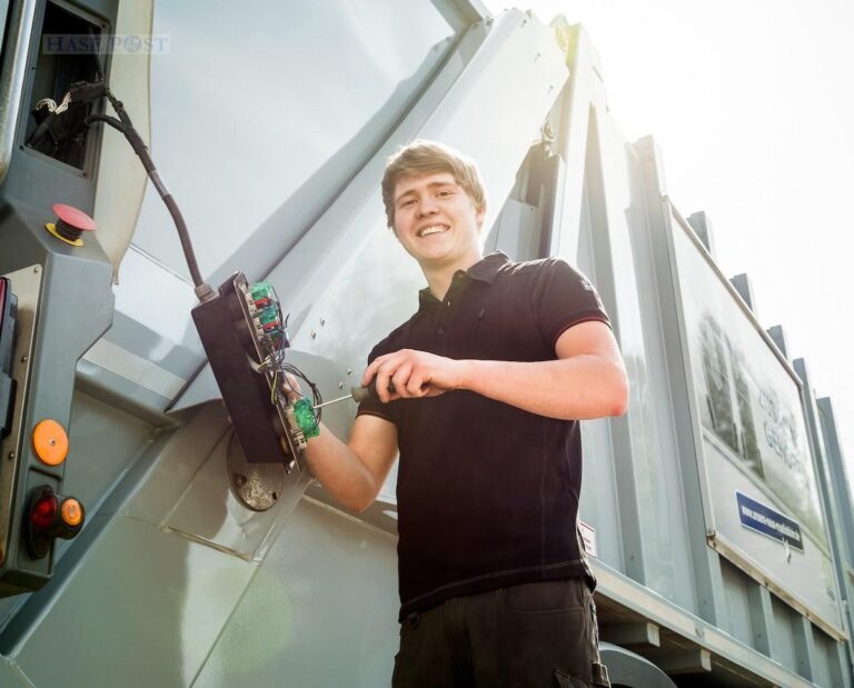 Dennis Große-Rechtien hat bereits seine zweite Ausbildung bei der AWIGO-Gruppe erfolgreich abgeschlossen. Foto: A.W. Sobott.