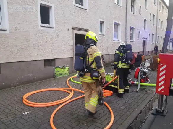 Person bei Zimmerbrand lebensgefährlich verletzt
