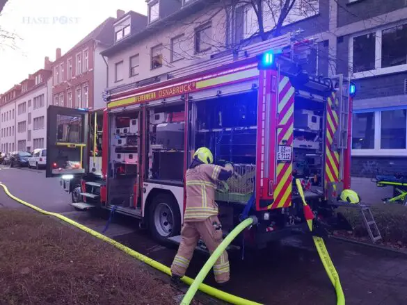 Person bei Zimmerbrand lebensgefährlich verletzt
