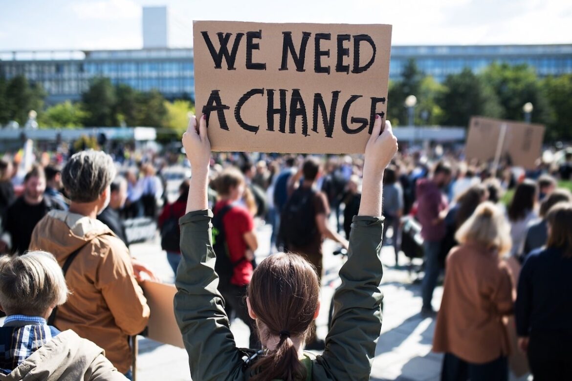 (Symbolbild) Demonstration / Foto: Stock Adobe / Halfpoint
