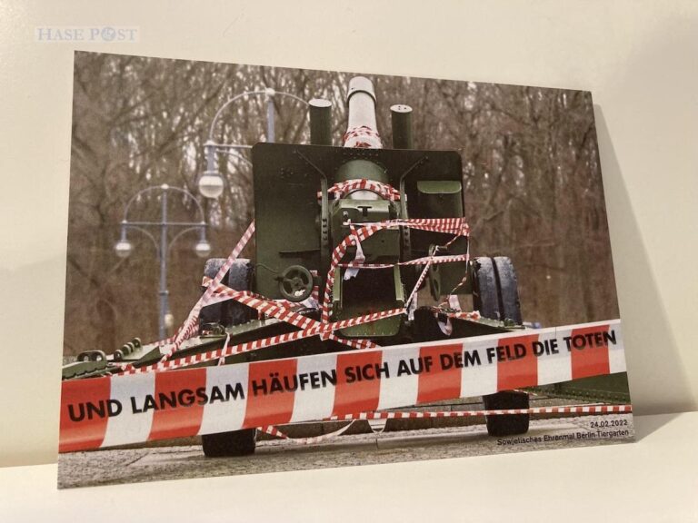 Friedensaktion vom Osnabrücker Künstler Volker-Johannes Trieb