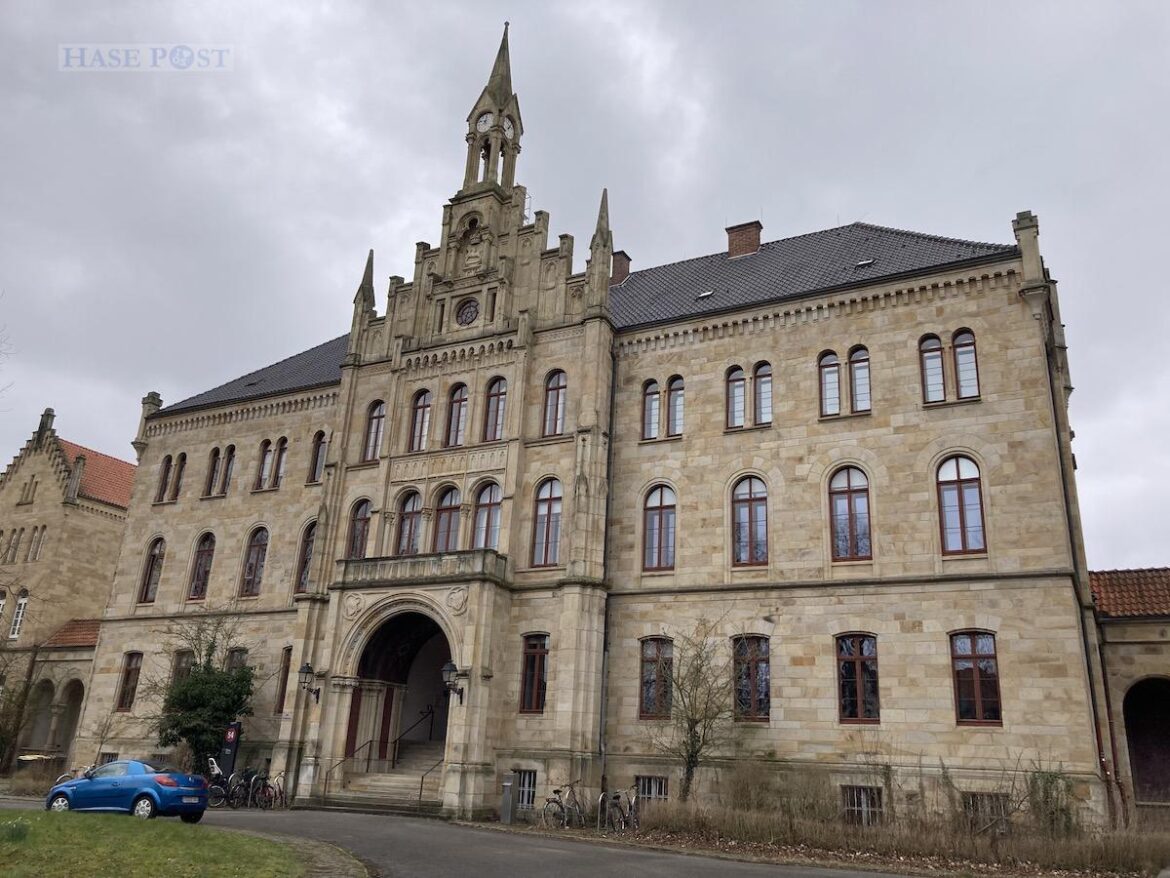 Universitätsgebäude an der Knollstraße 15