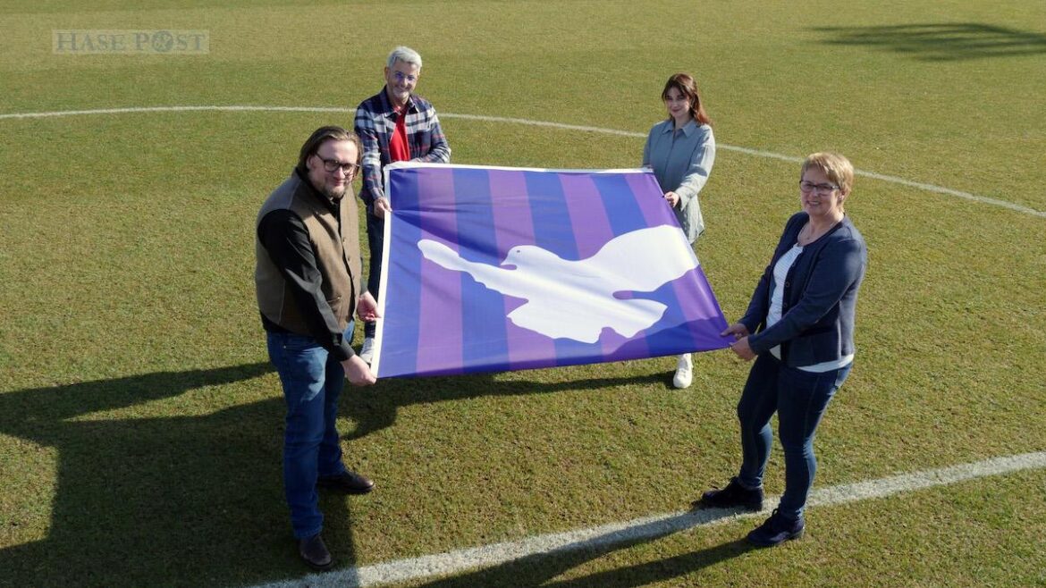 Dr. Michael Welling (Geschäftsführer VfL Osnabrück), John McGurk Sportler 4 a childrens world), Evgenia Shreyner (Patsy & Michael Hull Foundation) und Doris Wächter (terre des hommes, Spendenservice). / Foto: VfL Osnabrück