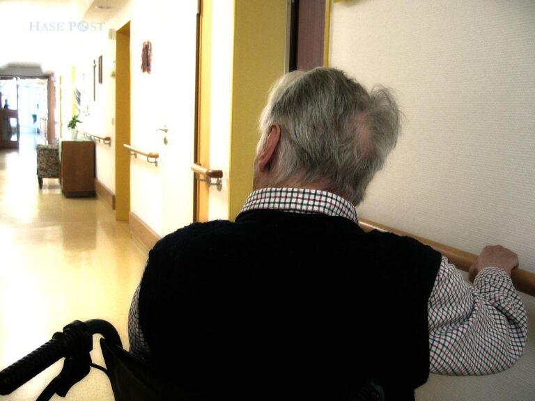 Senior im Krankenhaus (Symbolbild)