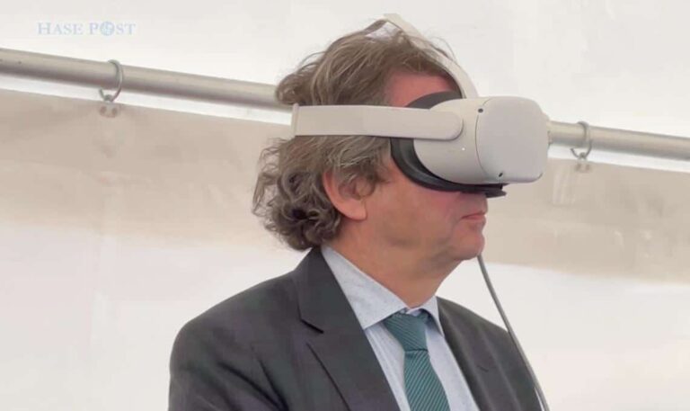 Frank Otte mit VR-Brille