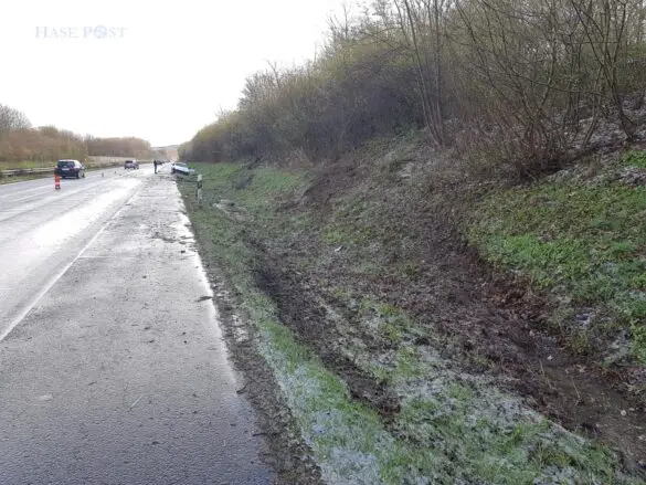 Unfälle auf der Autobahn 33: Kind in PKW eingeklemmt, weiteres verletzt Unfälle auf der Autobahn 33: Kind in PKW eingeklemmt, weiteres verletzt