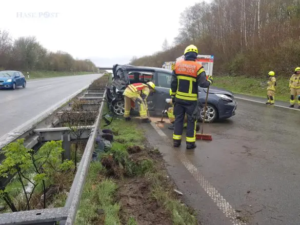 Unfälle auf der Autobahn 33: Kind in PKW eingeklemmt, weiteres verletzt Unfälle auf der Autobahn 33: Kind in PKW eingeklemmt, weiteres verletzt