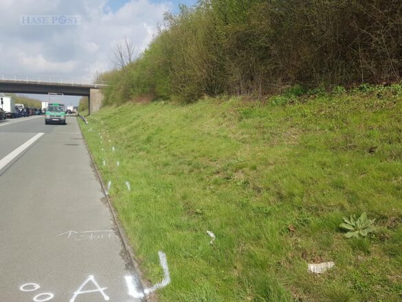 Nach Unfall: PKW-Fahrer tödlich von LKW auf der Autobahn A33 erfasst