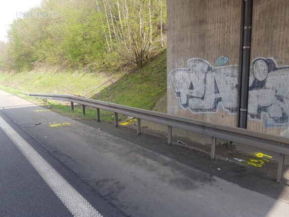 Nach Unfall: PKW-Fahrer tödlich von LKW auf der Autobahn A33 erfasst