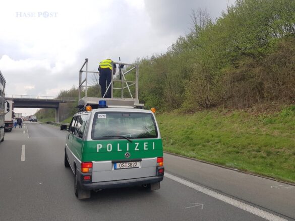 Nach Unfall: PKW-Fahrer tödlich von LKW auf der Autobahn A33 erfasst