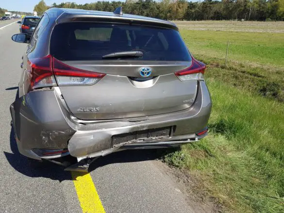 Vollsperrung auf A1: Unfall mit mehreren Autos und LKW