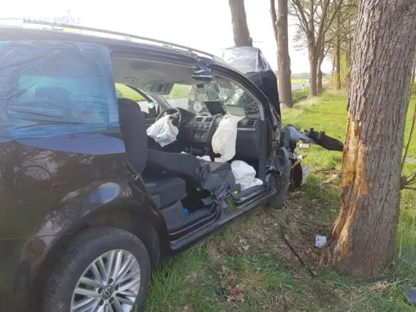 PKW-Zusammenstoß: Feuerwehr befreit Verletzten in Ostercappeln