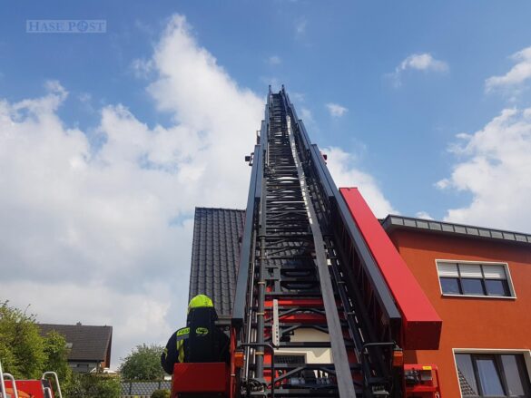 Wintergarten und Fassde brennen in Hagen a.T.W.