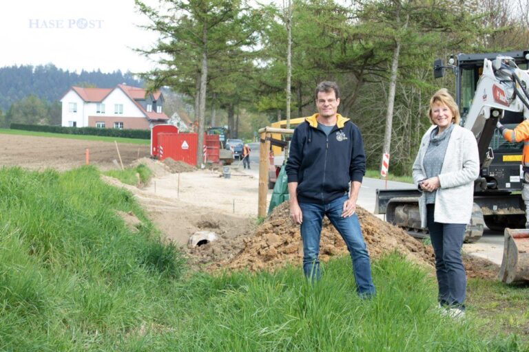 Jutta Olbricht und Volker Beermann vor dem Bypass in Georgsmarienhütte. / Foto: SPD Kreistagsfraktion