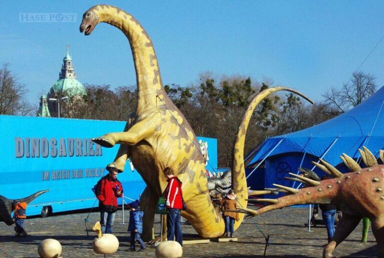 Urzeitgiganten in Lebensgröße. / Foto: PR Wagner Medienkommunikation