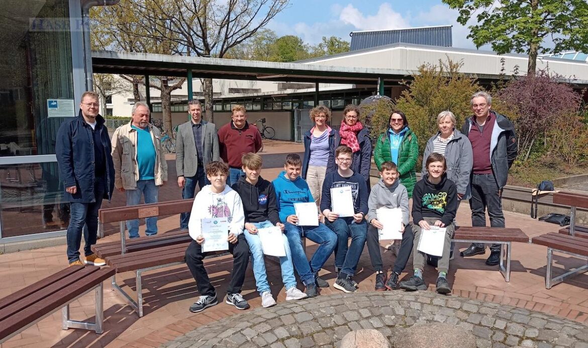 Gute Nachricht des Tages: Schüler der Thomas-Morus-Schule bauen Sitzbänke für ihren Schulhof