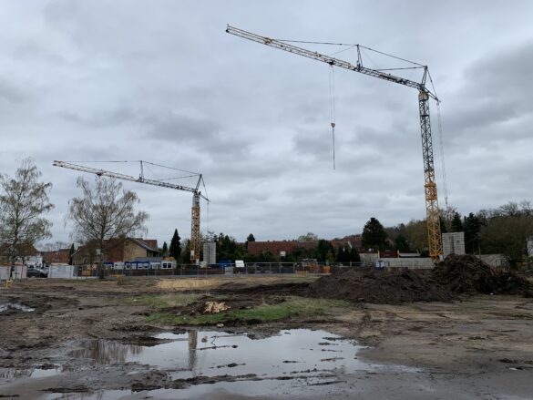 An dieser Stelle sollen schon Ende kommenden Jahres 145 Wohnungen Platz finden. / Foto: Maurice Guss