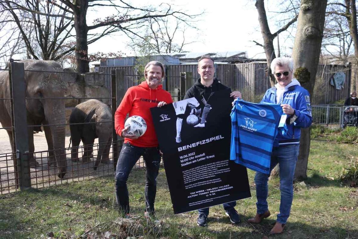 (von links) Paul Janke, Dennis Spellbrink, Geschäftsführer Toro Negro GmbH und Andreas Busemann, Geschäftsführer Zoo Osnabrück / Foto: Zoo Osnabrück/Lisa Simon 
