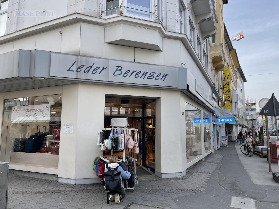 Räumungsverkauf bei Leder Berensen in der Johannisstraße. / Foto: Pohlmann