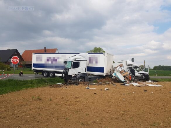 Tödlicher Kreuzungsunfall auf Landstraße in Melle Tödlicher Kreuzungsunfall auf Landstraße in Melle