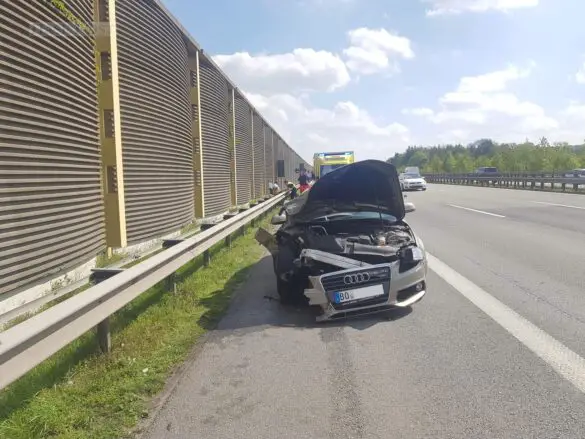 Leichtverletzte nach Auffahrunfall auf der Autobahn A1
