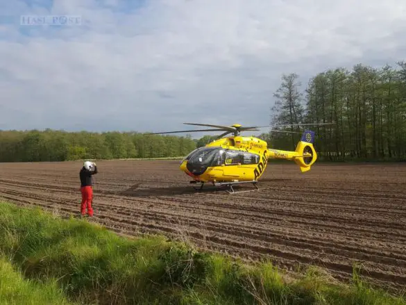 Motorradfahrerin prallt durch Heckscheibe eines Vans Motorradfahrerin prallt durch Heckscheibe eines Vans