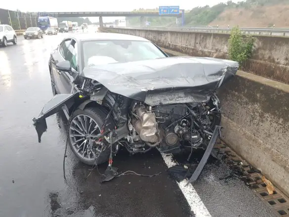 Auto gerät auf Autobahn A1 bei Osnabrück außer Kontrolle