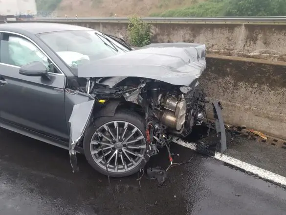 Auto gerät auf Autobahn A1 bei Osnabrück außer Kontrolle