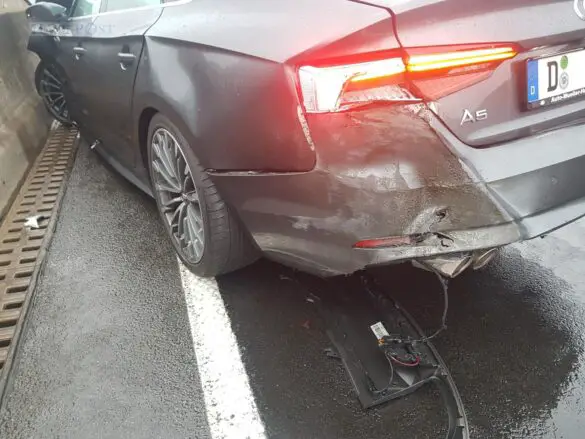 Auto gerät auf Autobahn A1 bei Osnabrück außer Kontrolle