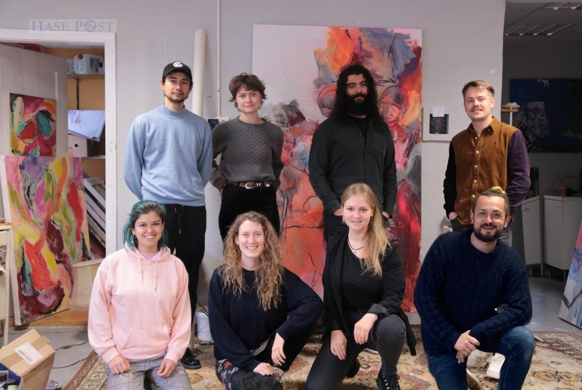 Derzeitige und neue Künstlerinnen und Künstler im Artelierhaus an der Hasemauer