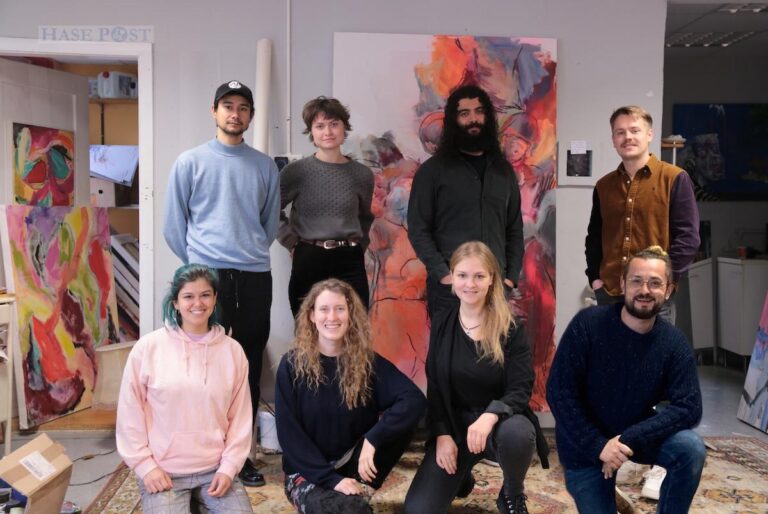 Derzeitige und neue Künstlerinnen und Künstler im Artelierhaus an der Hasemauer