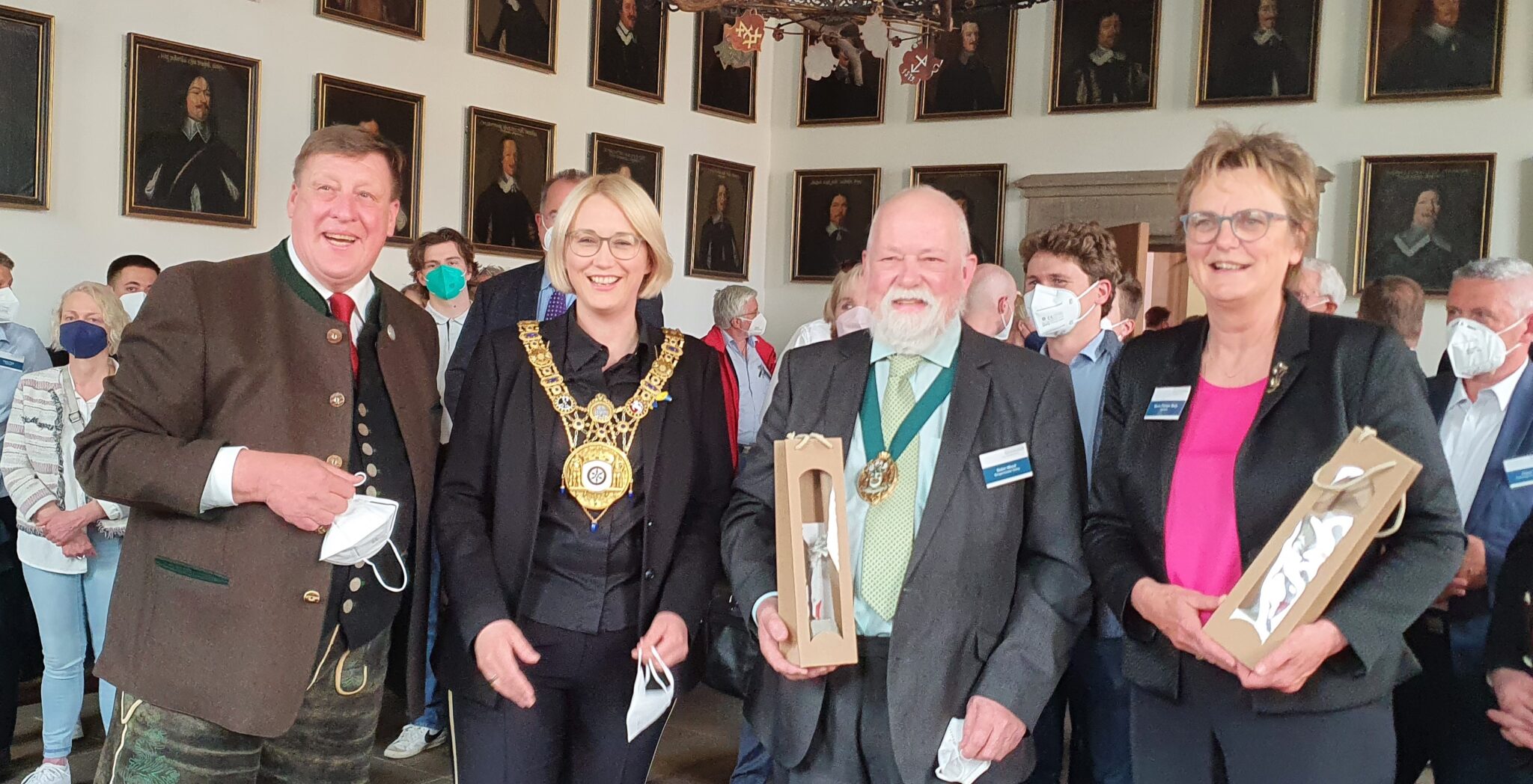 (Von Links) Josef Jury, Katharina Pötter, Robin Wood und Marie-Thérèse Meijs beim Empfang zur eröffnung der Maiwoche / Foto: Groenewold