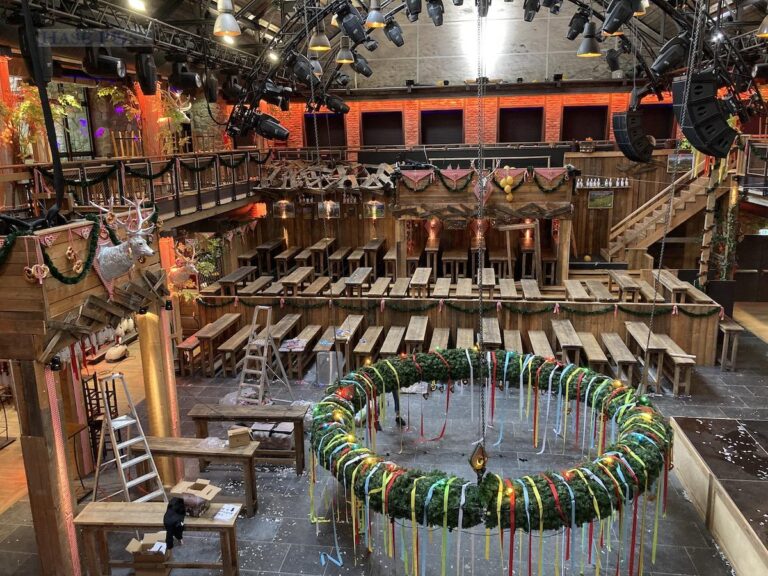 Das Maidorf 2022 im Alando Ballhaus / Foto: Schulte