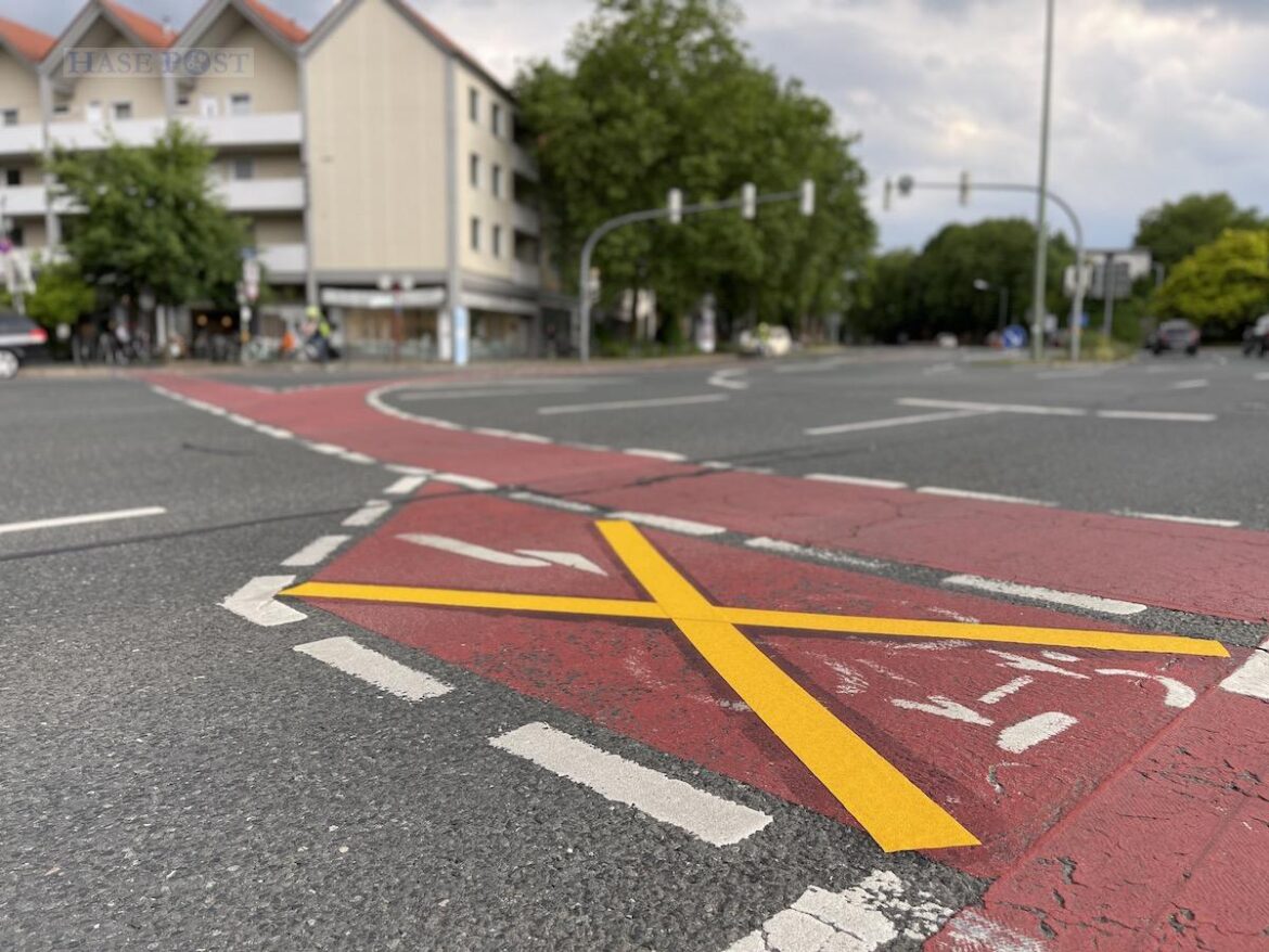 Statt "Abbiegen in zwei Zügen" geht es nun wieder mitten über die Kreuzung oder über den Fußgängerüberweg (schieben!); Foto: Pohlmann