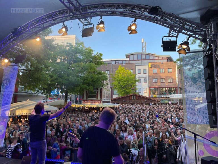 Europadorf-Bühne am Nikolaiort. / Foto: Schäfer in Innenstadt