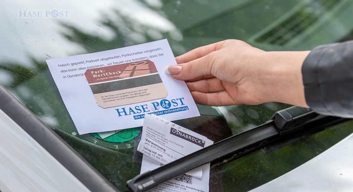 Hier war das OS-Team schneller... als Trost gibt es den Gutschein der "Parkhasen" dazu; Foto: Reinhard