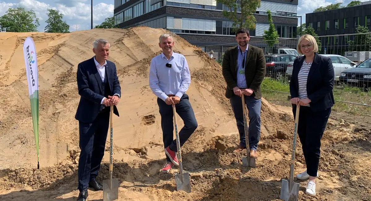 Spatenstich vom Büro-Neubau in der Albert Einstein Straße 7 / Foto: Stanehl