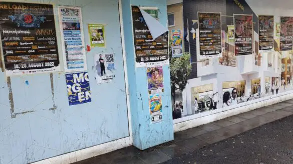 Die Schaufenster des YPSO-Gebäudes. / Foto: Groenewold