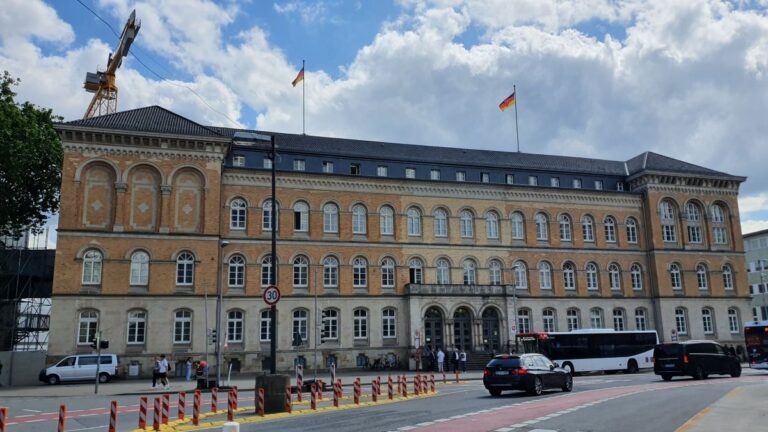 Im Innenhof des Land- und Amtsgerichts Osnabrück entsteht derzeit das neue Justizzentrum. / Foto: Groenewold