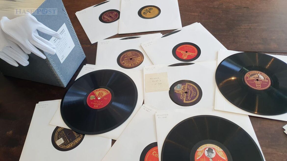 Die Schallplattensammlung von Erich Maria Remarque ist der Ausstellung im Erich Maria Remarque-Friedenszentrum Osnabrück hinzugefügt worden. / Foto: Groenewold