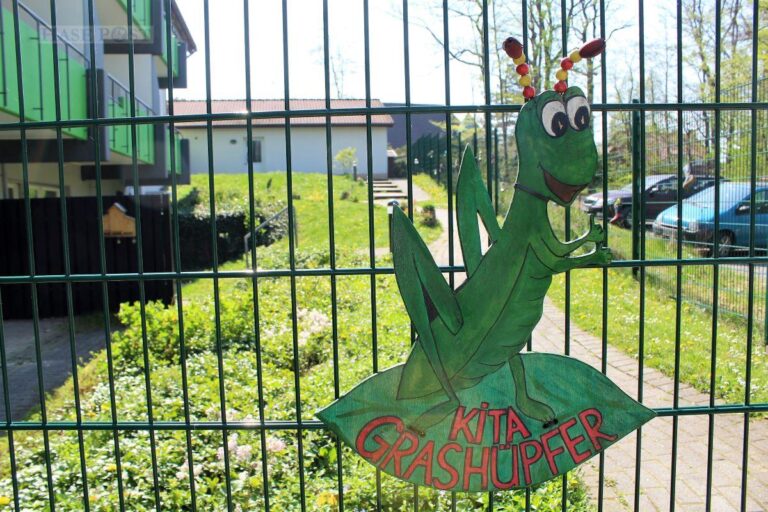 Die nahegelegene Kita "Die Grashüpfer" betreut die jungen Begleiter. / Foto: Judith Schwertmann-Gude