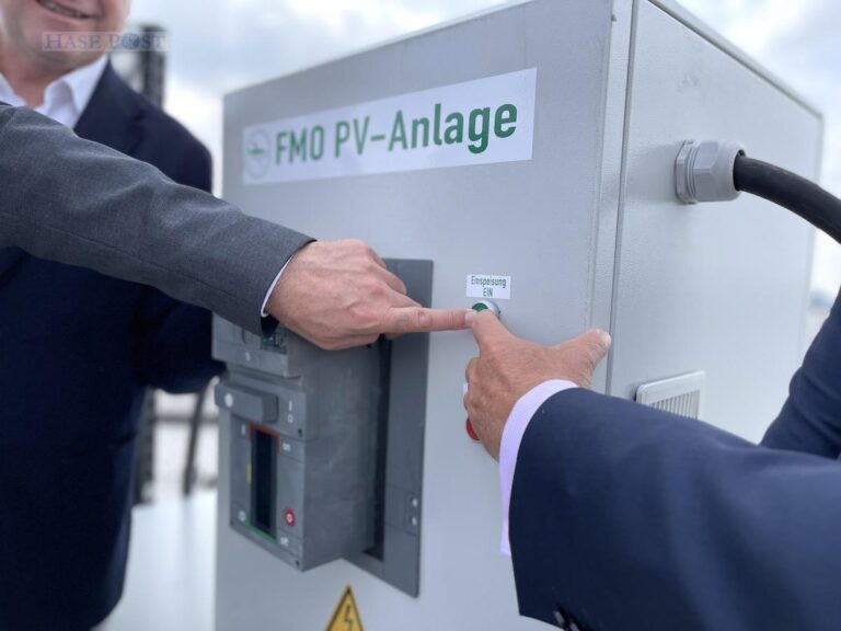 Per Knopfdruck wurde die Solaranlage des FMO gestartet