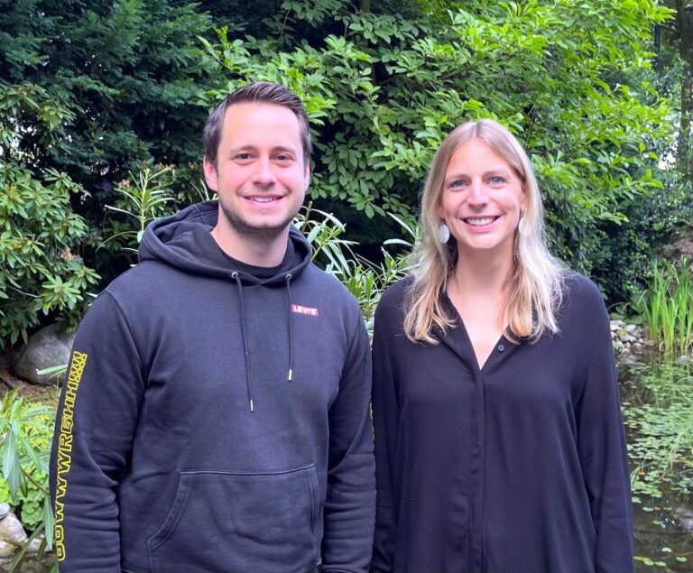 Niklas Schwichtenberg und Nina Müller von der MACHacademy. / Foto: Nina Müller