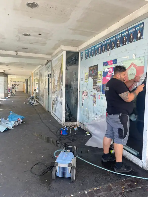 Reinigungsarbeiten am Neumarkt Reinigungsarbeiten am Neumarkt