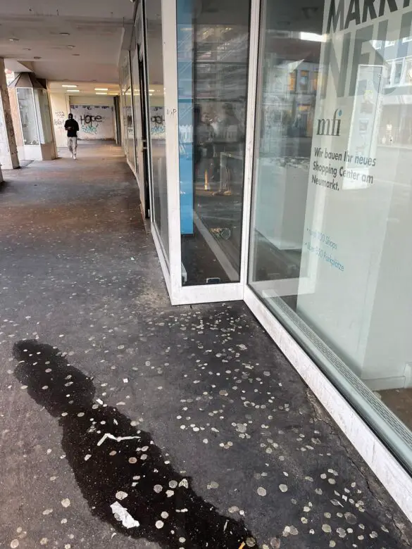 Reinigungsarbeiten am Neumarkt Reinigungsarbeiten am Neumarkt