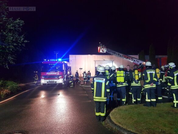 Feuer in Gewerbehalle in Melle – War Blitzeinschlag der Auslöser?