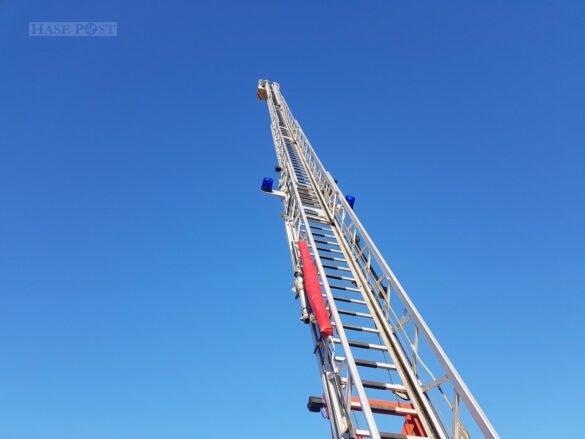 Verlassender PKW kopfüber in Bach in Melle gefunden